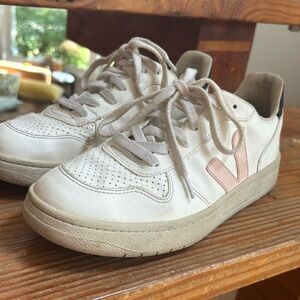 Veja V-10 leather shoes